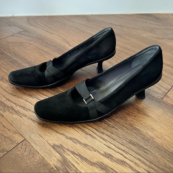 00s Stuart Weitzman Black Suede Vintage Heels with Strap Detail - Picture 2 of 14